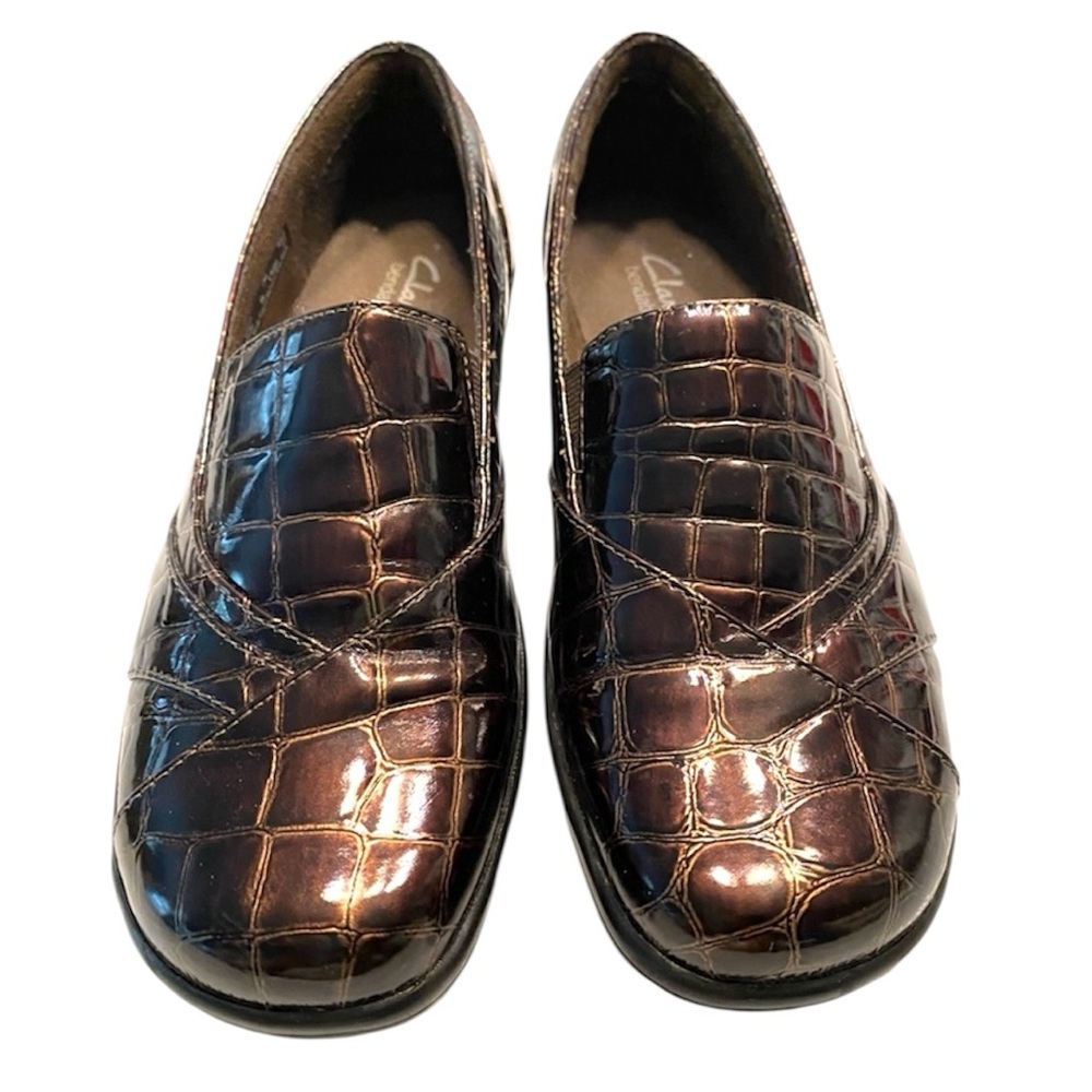 Clark’s Chic Brown Croc-Patterned Loafers